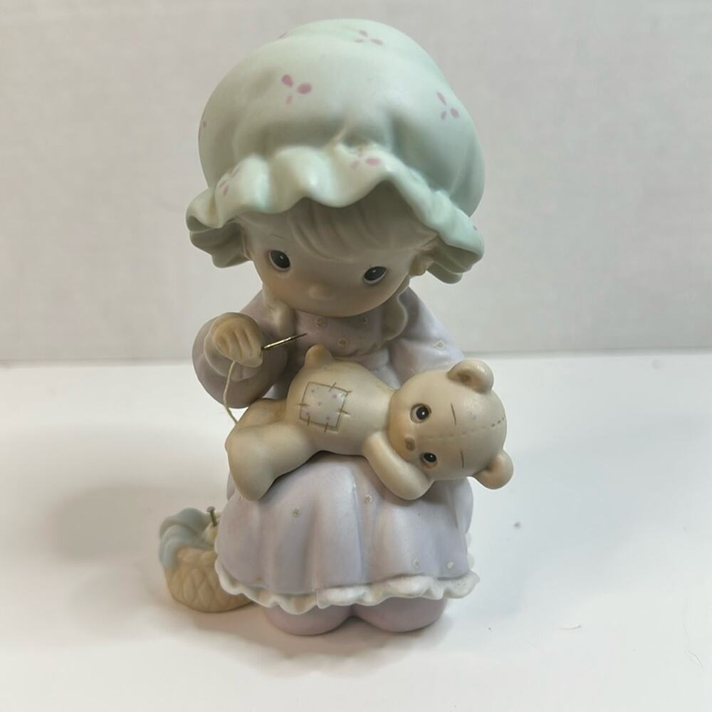 Vintage 1990 Precious Moments Collectors Club figurine